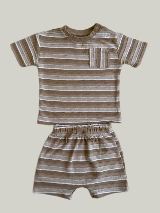 Good Condition Nutmeg Summer Set