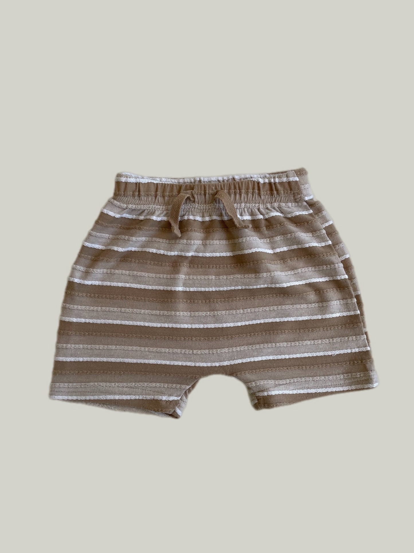Good Condition Nutmeg Summer Set